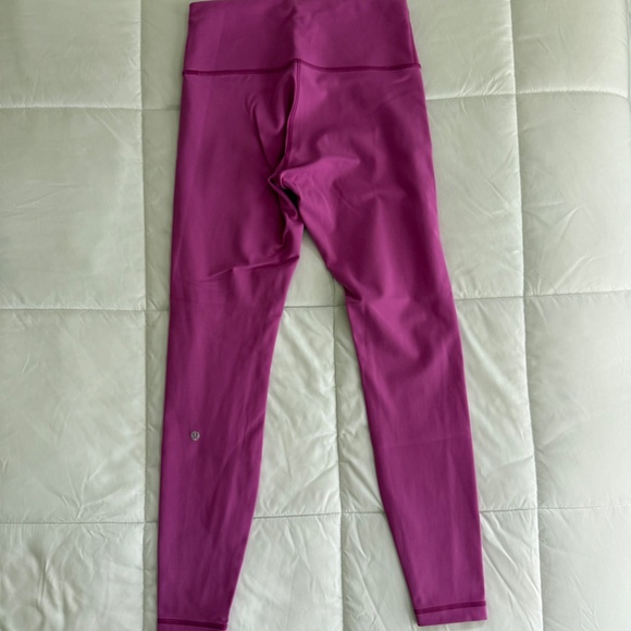Lululemon Wunder Train 28” - Like New - Picture 3 of 4